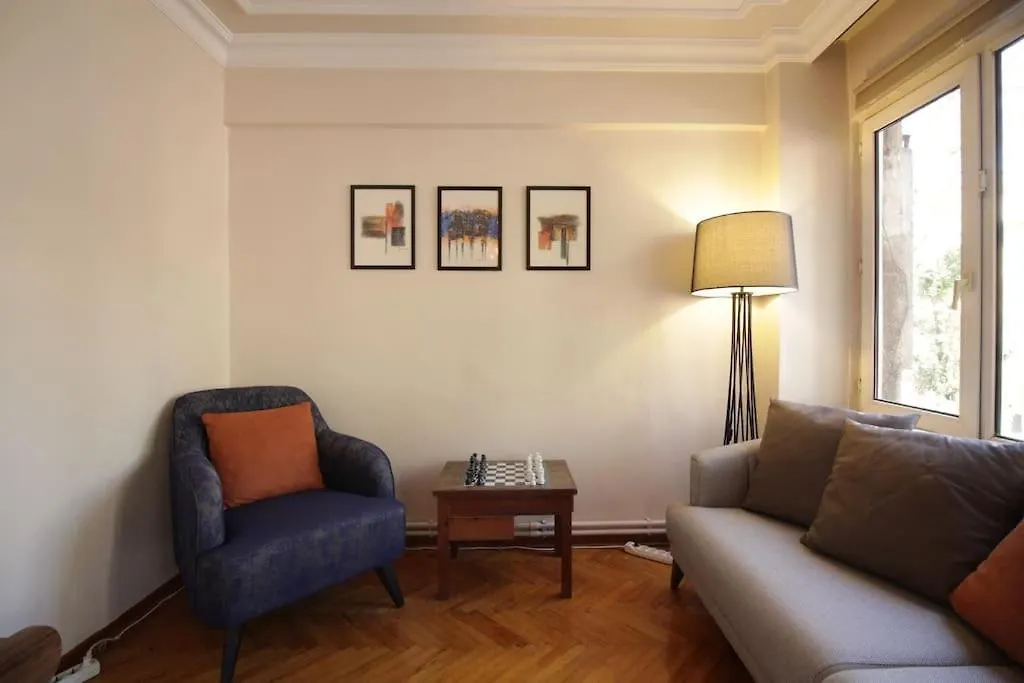 Bright Cozy Stacked Home Ideally Located N Kadikoy Estambul Apartamento