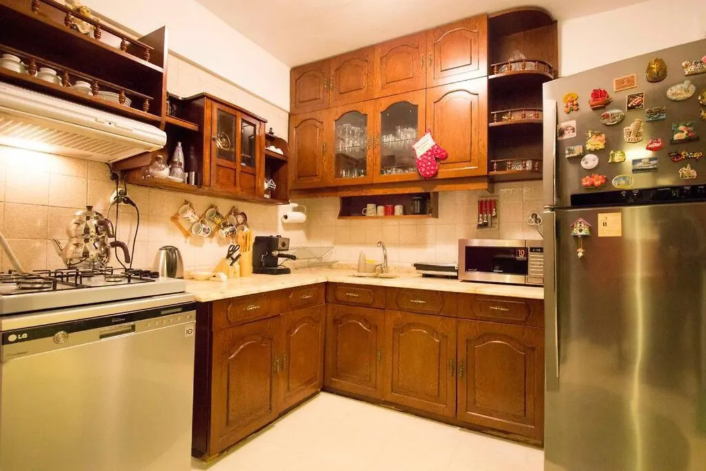 Bright Cozy Stacked Home Ideally Located N Kadikoy Estambul
